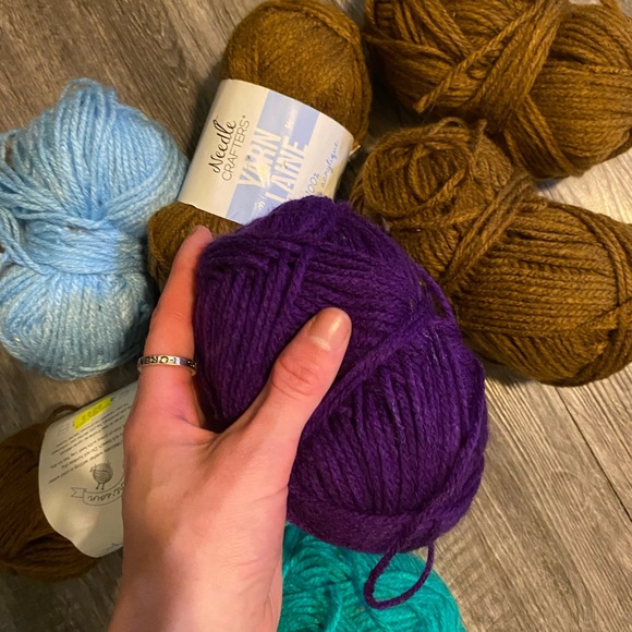 7 skeins of scrap yarn - Picture 2 of 2